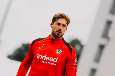 من بوابة باريس.. كيفن تراب يغادر فرانكفورت إلى الدوري الفرنسي